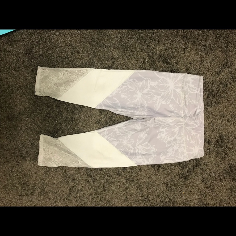 Fabletics Cropped Gray Floral Lace Leggings